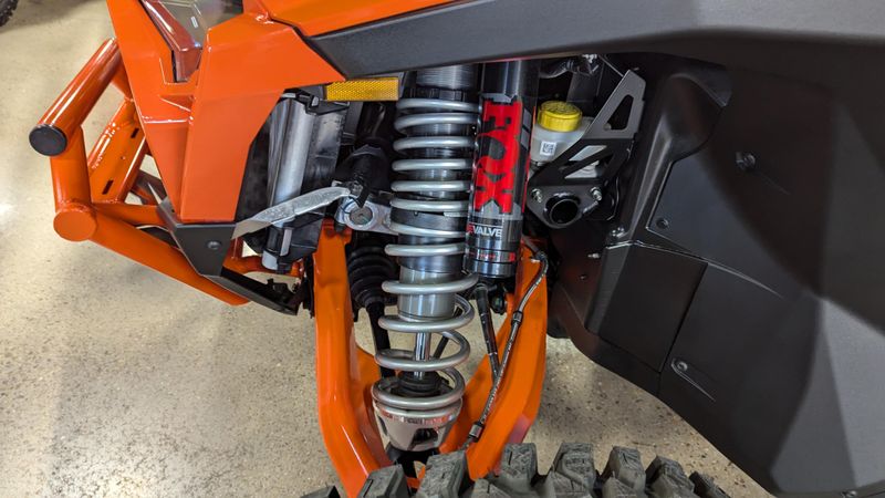 2025 Polaris RZR PRO R 4 FACTORYARMORED EDITION ORANGE BURST AND MATTE MARMALADE ORANGE Image 17