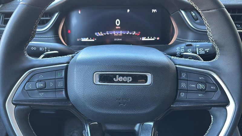 2023 Jeep Grand Cherokee Altitude photo 8