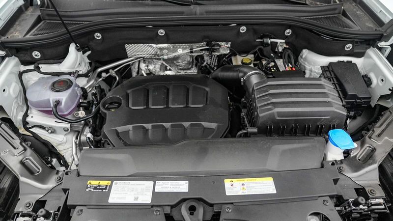 2025 Volkswagen Atlas 2.0T SEL Premium R-LineImage 13