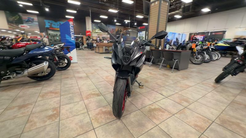 New 2027 Suzuki GSX-8R Image 4