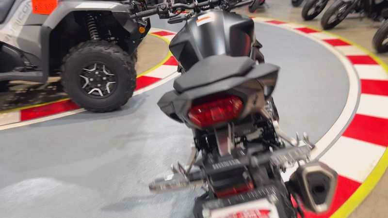 New 2025 Honda CB750 HORNET Image 2