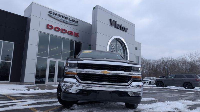 Used 2018 Chevrolet Silverado 1500 LTImage 2