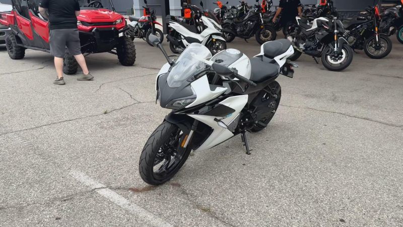 Used 2025 CFMOTO 300SS Image 4