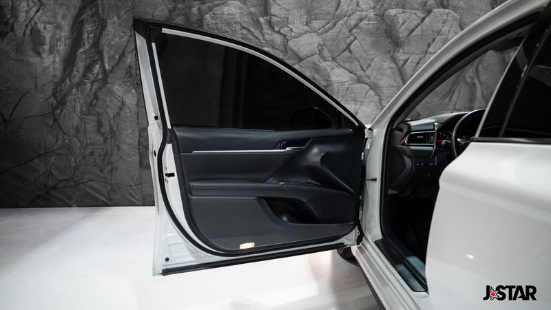 2021 Toyota Camry XSE photo 4