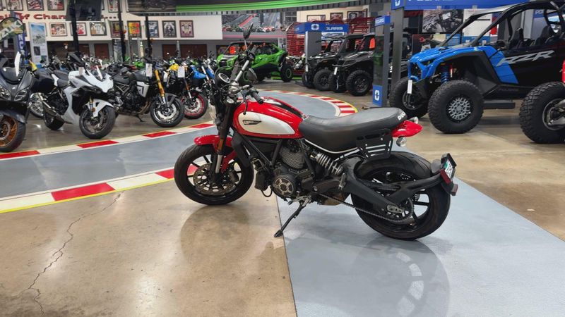 Used 2016 Ducati SCRAMBLER 800 ICON Image 2