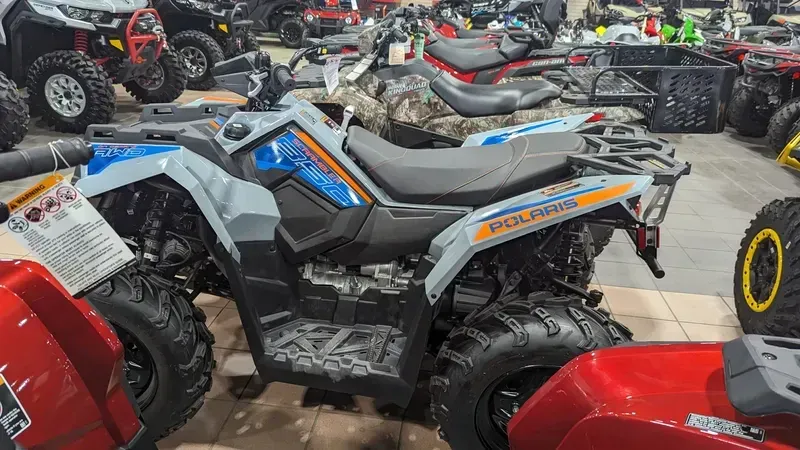 2024 Polaris SCRAMBLER 850 STORM GRAY AND RADAR BLUEImage 2