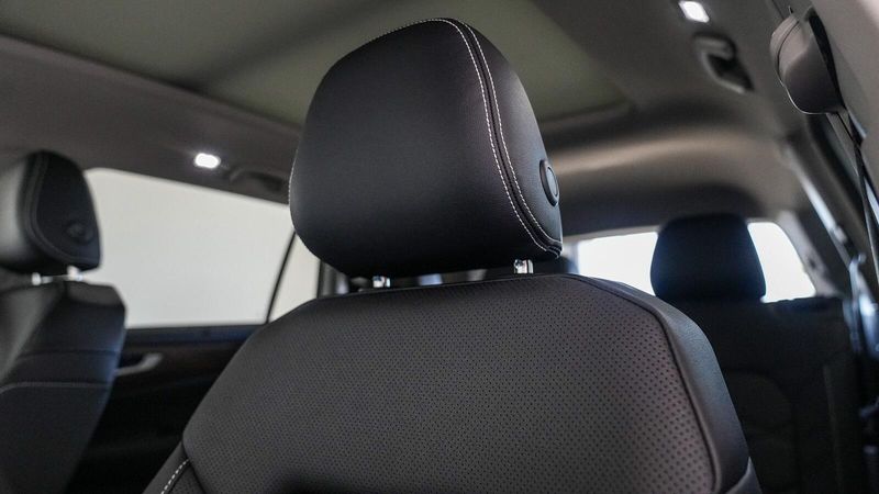 2025 Volkswagen Atlas 2.0T SE w/TechnologyImage 25