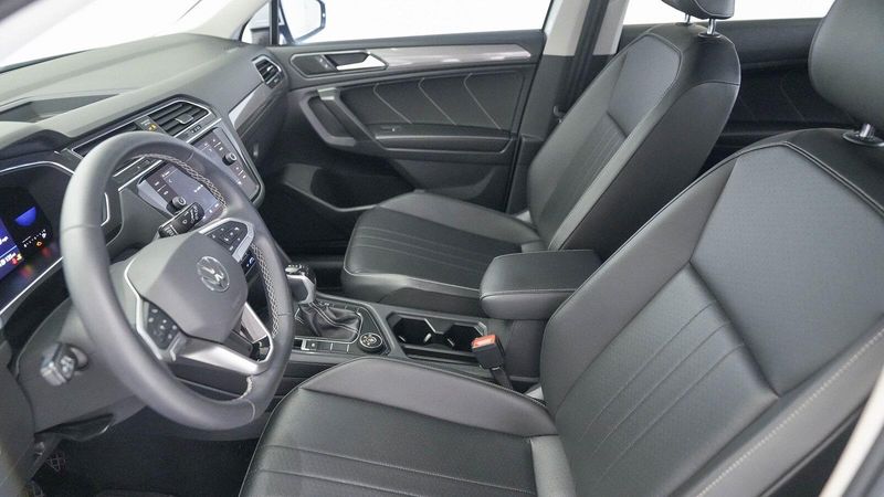 2022 Volkswagen Tiguan 2.0T SEImage 17