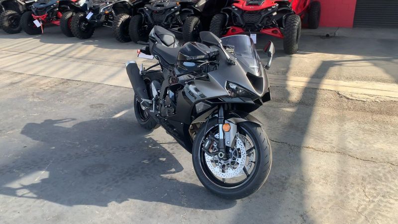 New 2026 Kawasaki NINJA ZX-6R ABS Image 2