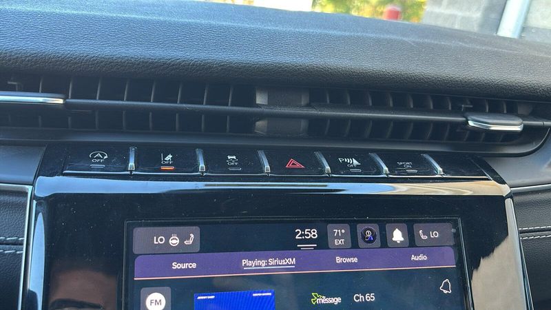 2023 Jeep Grand Cherokee Altitude photo 10