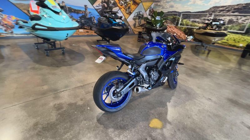 2024 Yamaha YZF-R7 Image 8