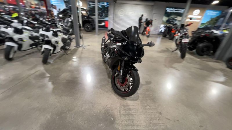 Used 2015 Yamaha YZF-R1 Image 3