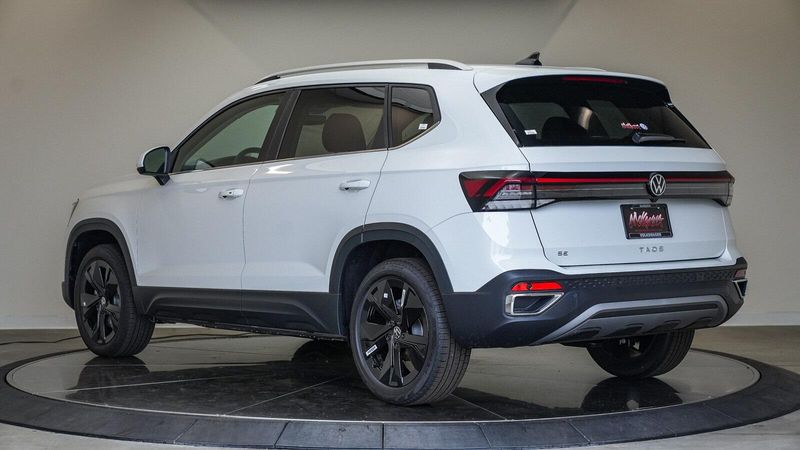 New 2025 Volkswagen Taos 1.5T SEImage 2