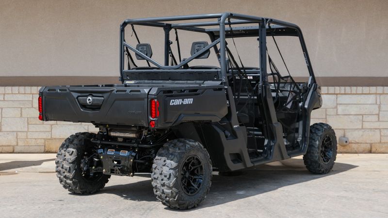 2023 CAN-AM Defender DPS HD9 in a BLACK exterior color. Family PowerSports (877) 886-1997 familypowersports.com 