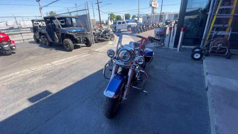 Used 2017 Harley-Davidson ROAD KING Image 4