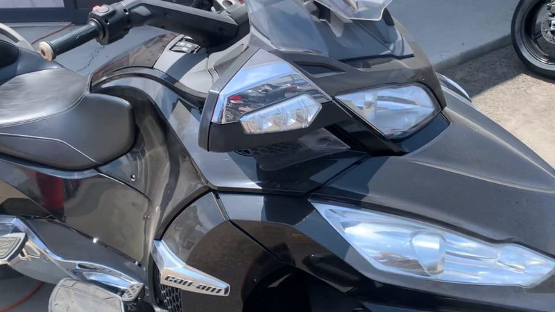 Used 2015 Can-Am SPYDER RT Image 2
