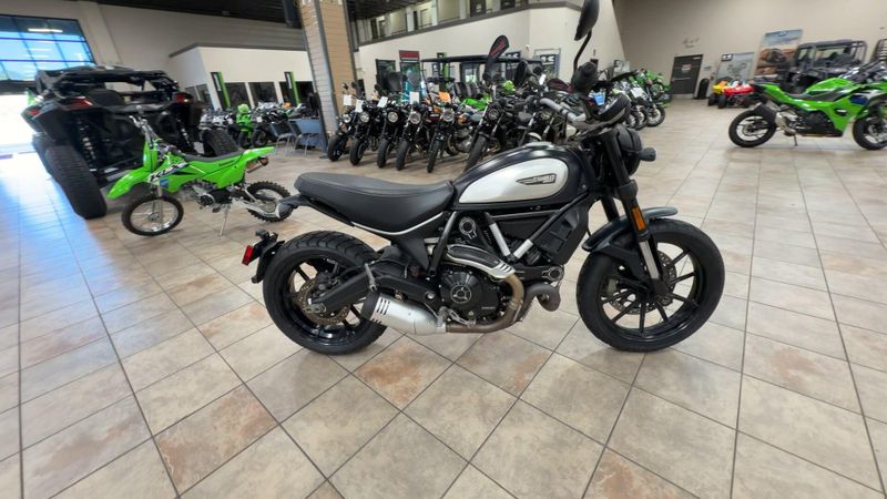 Used 2022 Ducati SCRAMBLER ICON DARK Image 2