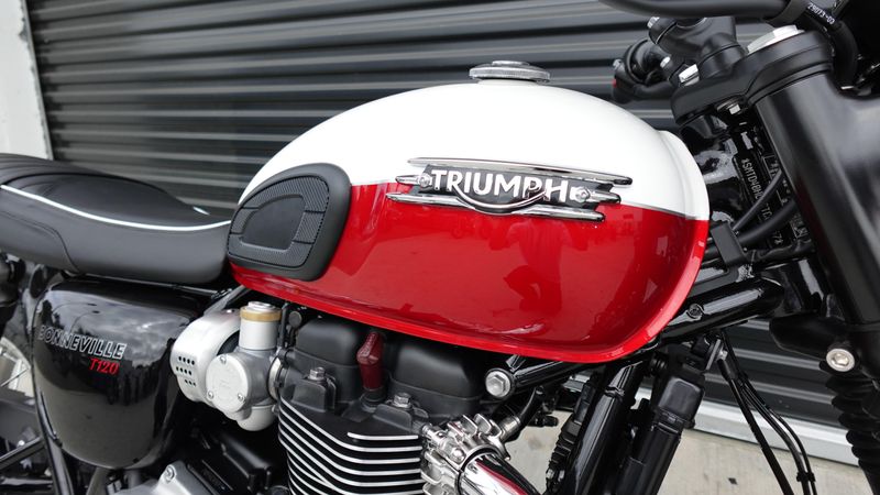 New 2025 Triumph Bonneville T120 