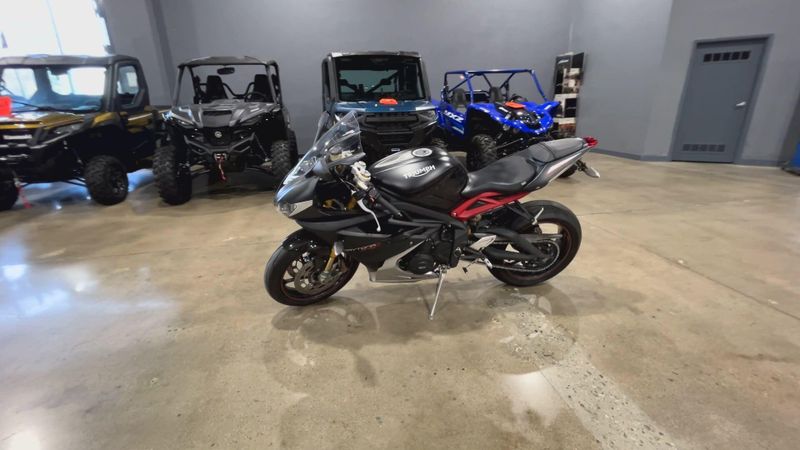 2017 Triumph DAYTONA 675 R Image 5