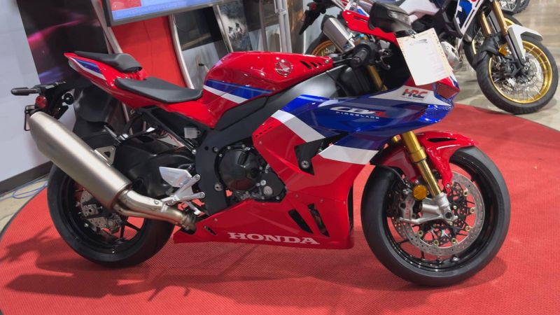 New 2025 Honda CBR1000RR-R FIREBLADE SP Image 5