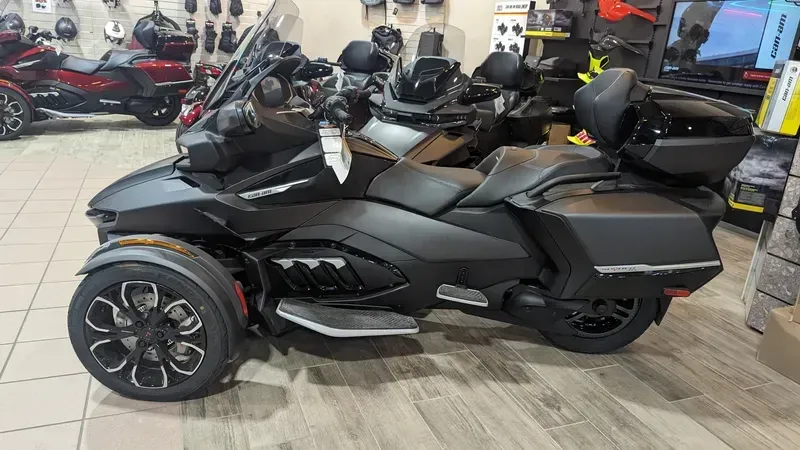 2024 Can-Am SPYDER RT LIMITED CARBON BLACK PLATINUMImage 4