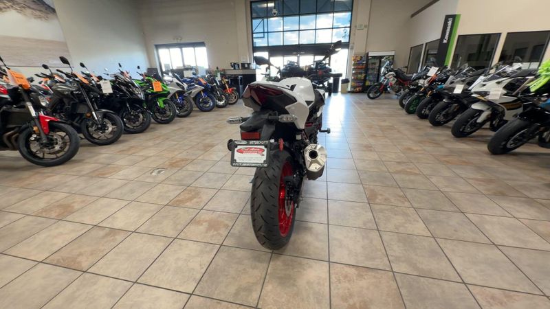 New 2026 Kawasaki Z500 SE ABS Image 8