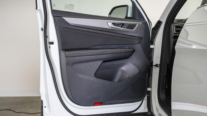 2025 Volkswagen Atlas Cross Sport 2.0T SEImage 21