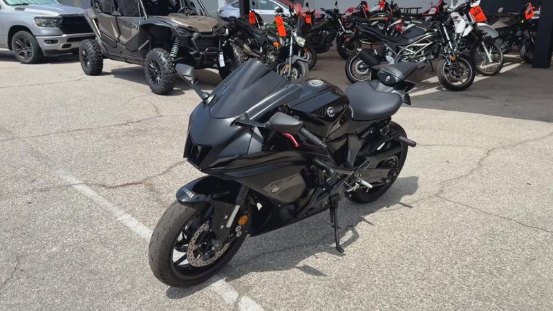 Used 2025 Yamaha YZF-R7 CA Image 4