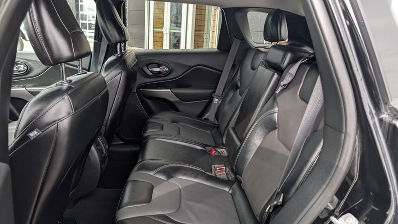 Used 2022 Jeep Cherokee Latitude LuxImage 13