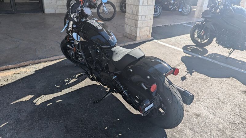 2025 INDIAN MOTORCYCLE INDIAN SPORT SCOUT LIMITED WITH TECHNOLOGY PACKAGE BLACK METALLIC in a BLACK METALLIC exterior color. Family PowerSports (877) 886-1997 familypowersports.com 