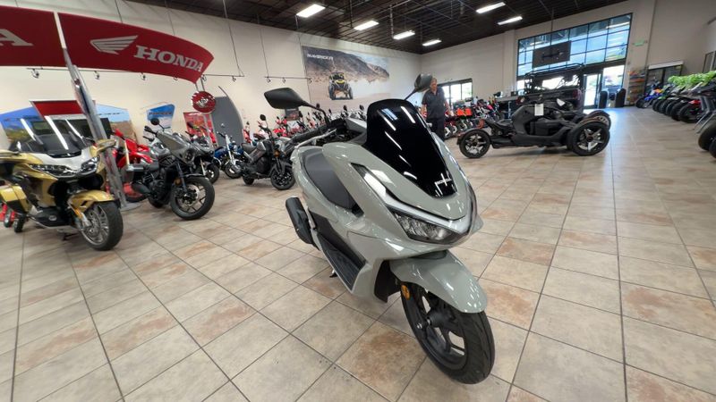 New 2025 Honda PCX ABS Image 3
