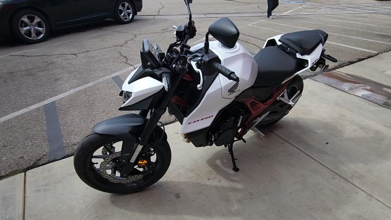 New 2025 Honda CB750 HORNET Image 9