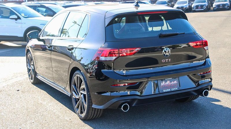 2024 Volkswagen Golf GTI AutobahnImage 2