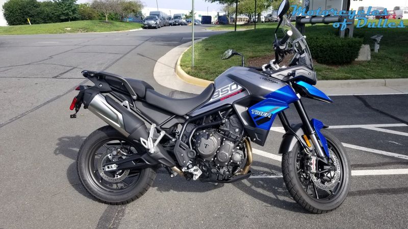 2022 Triumph Tiger 850 in a Craphite/Caspian Blue exterior color. Motorcycles of Dulles 571.934.4450 motorcyclesofdulles.com 