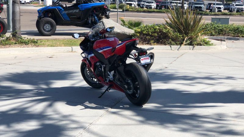 New 2026 Honda CBR1000RR-R FIREBLADE SP Image 8