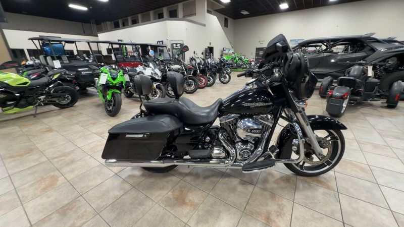 Used 2016 Harley-Davidson STREET GLIDE Image 2