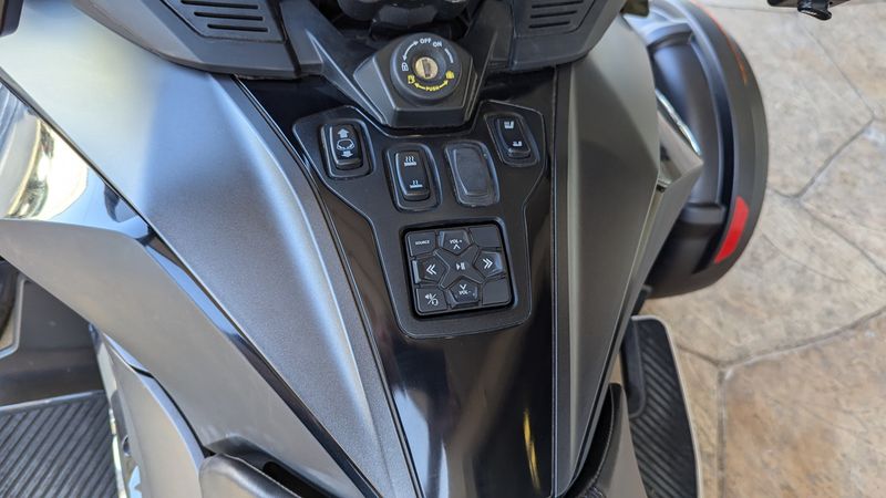 2022 Can-Am SPYDER BASEImage 9