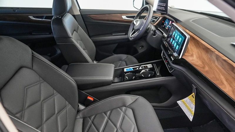 2025 Volkswagen Atlas 2.0T SE w/TechnologyImage 17