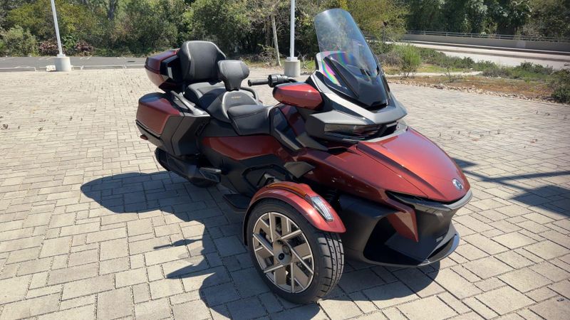 New 2026 Can-Am SPYDER RT SEA-TO-SKY (SE6) Image 3