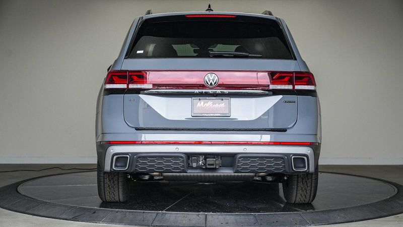 New 2025 Volkswagen Atlas 2.0T Peak EditionImage 3