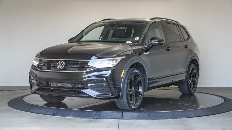 2023 Volkswagen Tiguan 2.0T SE R-Line BlackImage 1