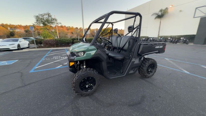 New 2025 Can-Am DEFENDER DPS HD9 Image 5