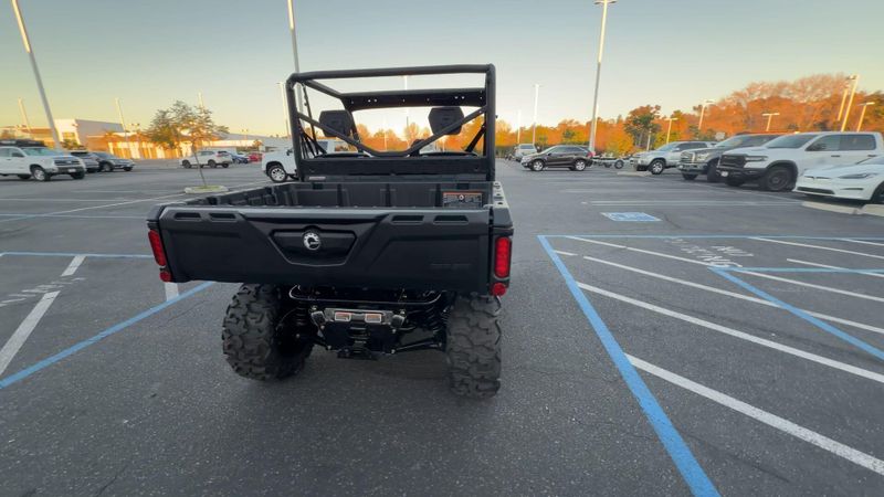 New 2025 Can-Am DEFENDER DPS HD9 Image 8