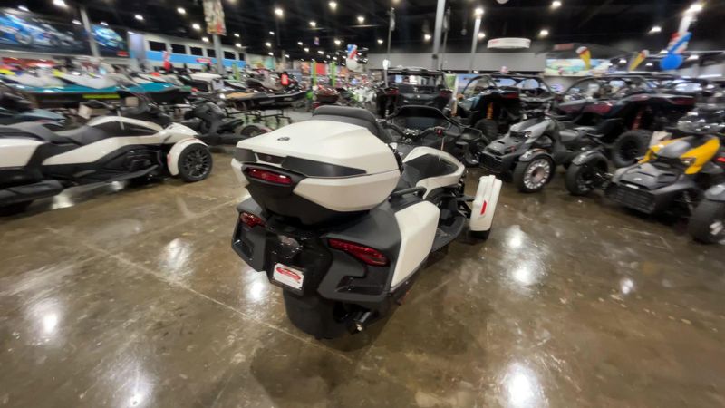New 2026 Can-Am SPYDER RT SEA-TO-SKY (SE6) Image 3