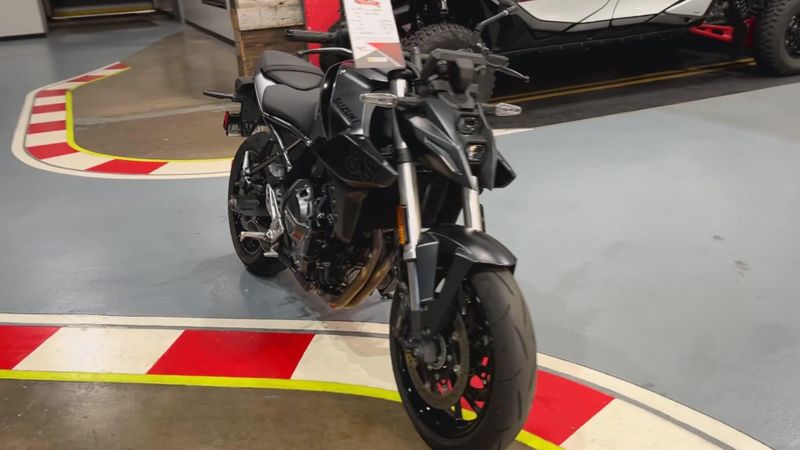 Used 2023 Suzuki GSX-8S Image 7