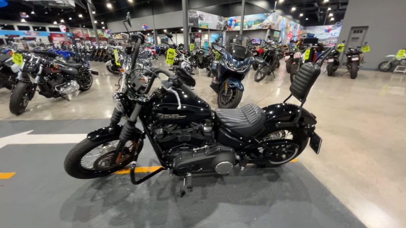Used 2019 Harley-Davidson SOFT TAIL STREET BOB Image 5