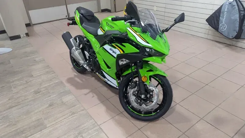 2025 Kawasaki NINJA 500 KRT EDITION LIME GREEN AND EBONY AND PEARL BLIZZARD WHITEImage 1