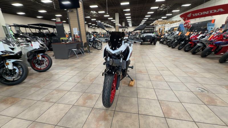 New 2026 Kawasaki Z500 SE ABS Image 4