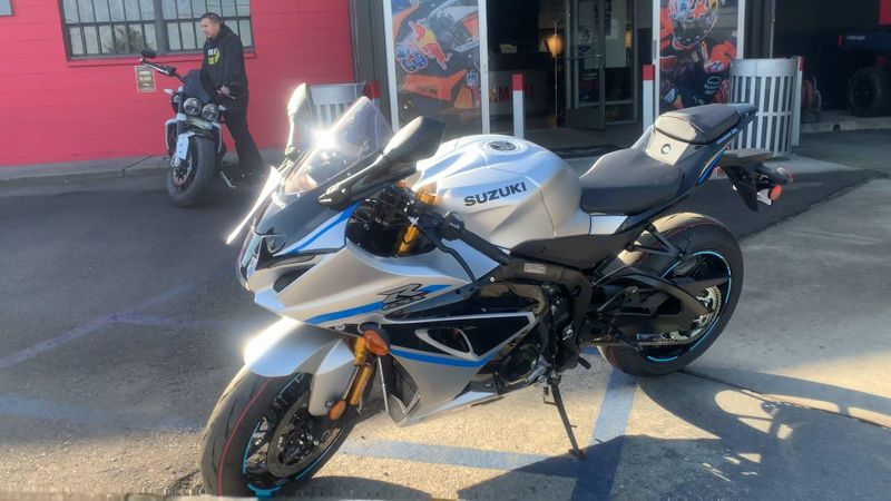New 2025 Suzuki GSX-R1000R Image 5