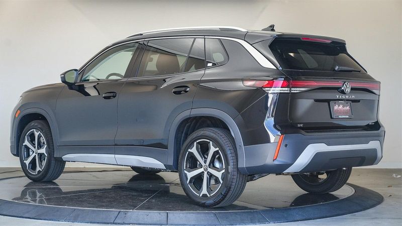 New 2025 Volkswagen Tiguan 2.0T SEImage 2